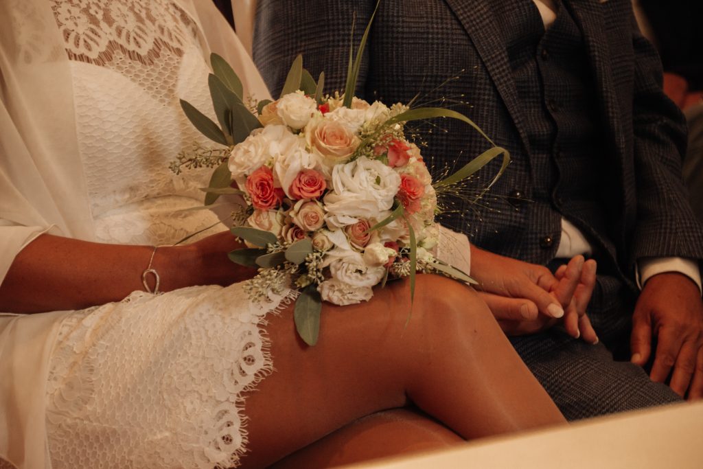Heiraten im Golfclub Trages-Blumen Schoß