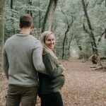 Babybauchshooting Vater rücken