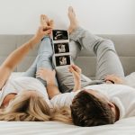 Babybauch-Homestory Bett
