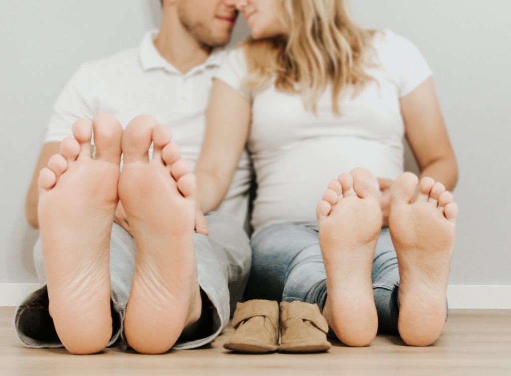 Babybauch-Homestory Füße