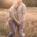 Verlobungsshooting im feld