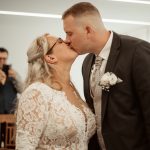 Hochzeitskuss-Hochzeit im LCV Heim